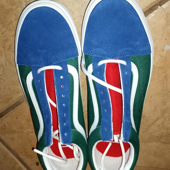 Vans - Picture 2 of 3